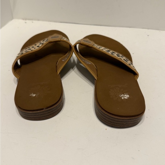 Yellow Box Women's Brown and Black Sandals - Picture 5 of 6